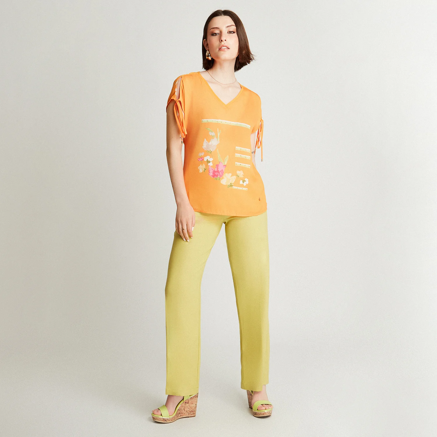 Polera Naranjo Amarre En Manga Estampado Escote V - Image 4