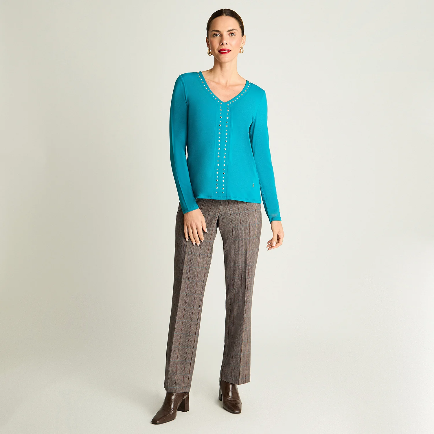 Polera Manga Larga Escote V Con Tachas Petróleo - Image 4