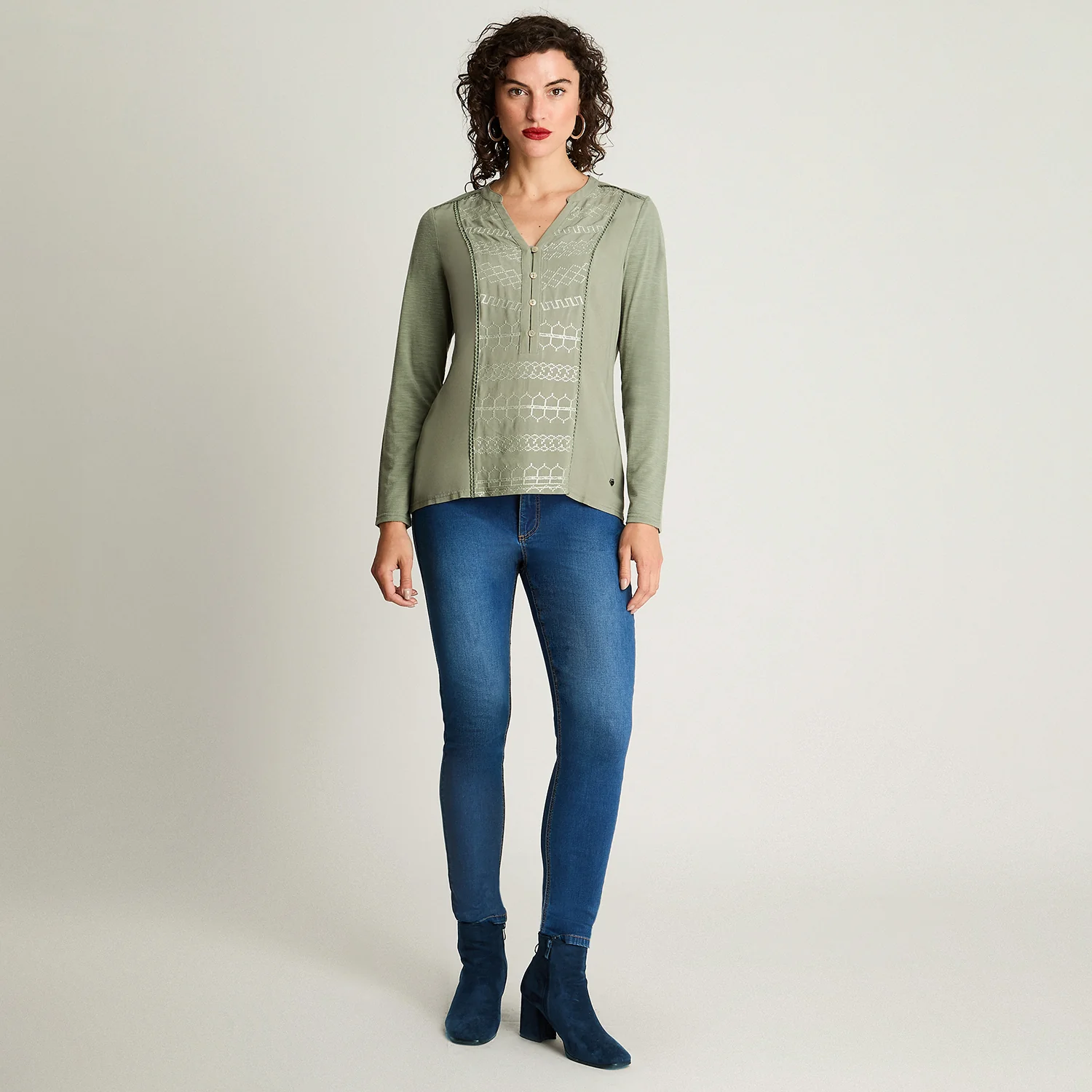 Polera Manga Larga Aplicación de Macrame y Bordado Frontal Verde - Image 4