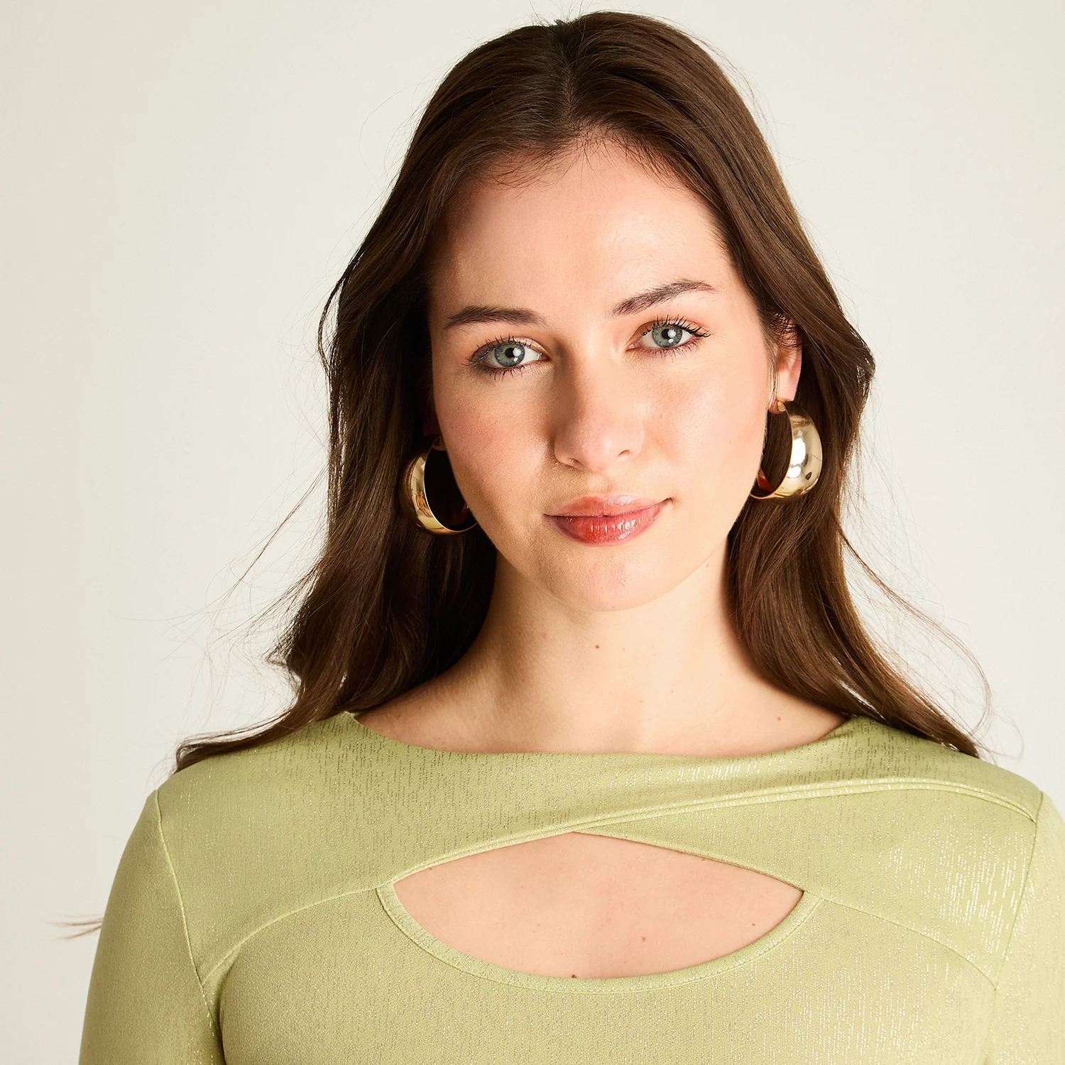 Polera Verde con Diseño Cruzado - Image 3