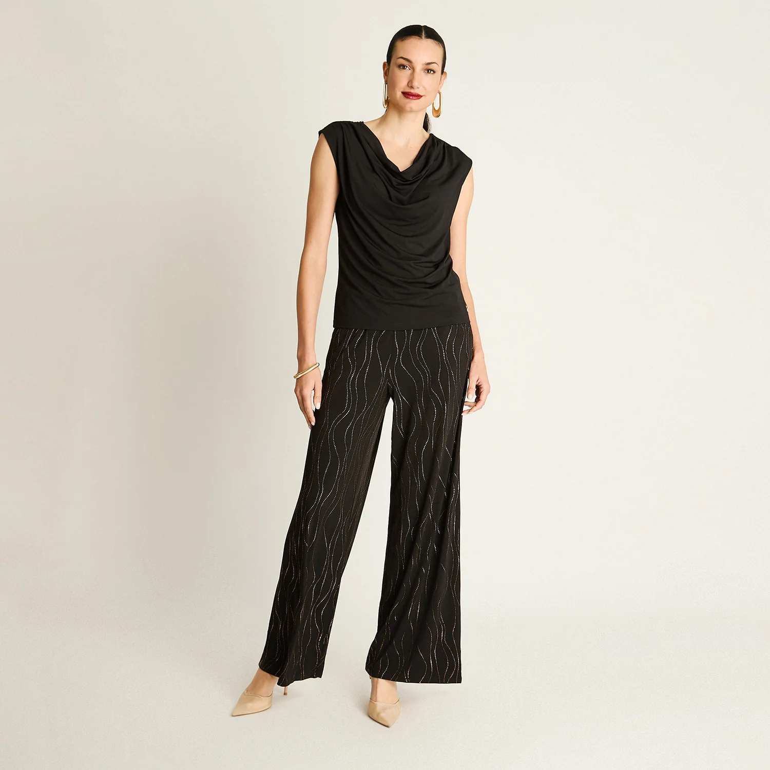 Polera Negra con Drapeado y Detalle de Brillos - Image 4