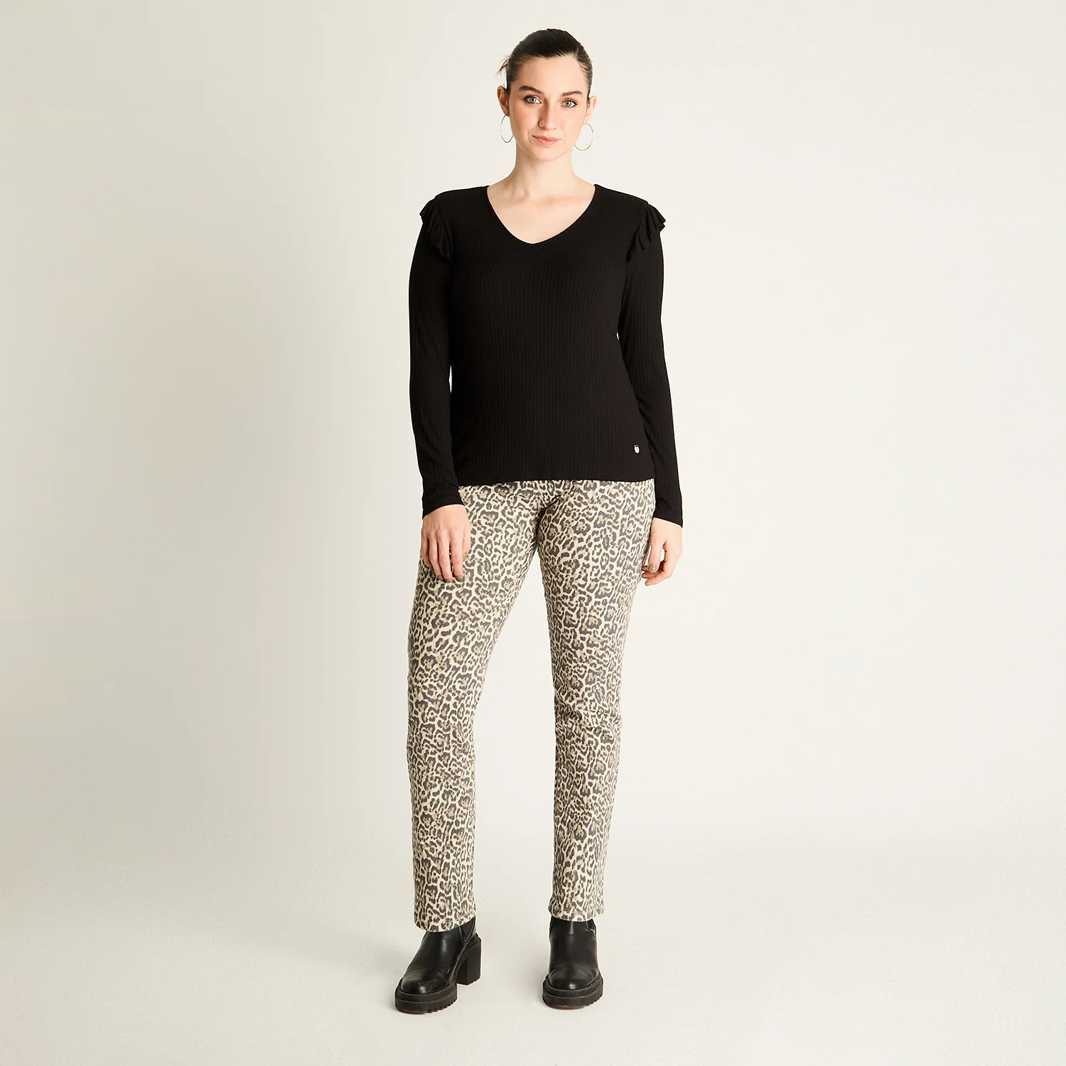 Polera Negra con Volantes - Image 4