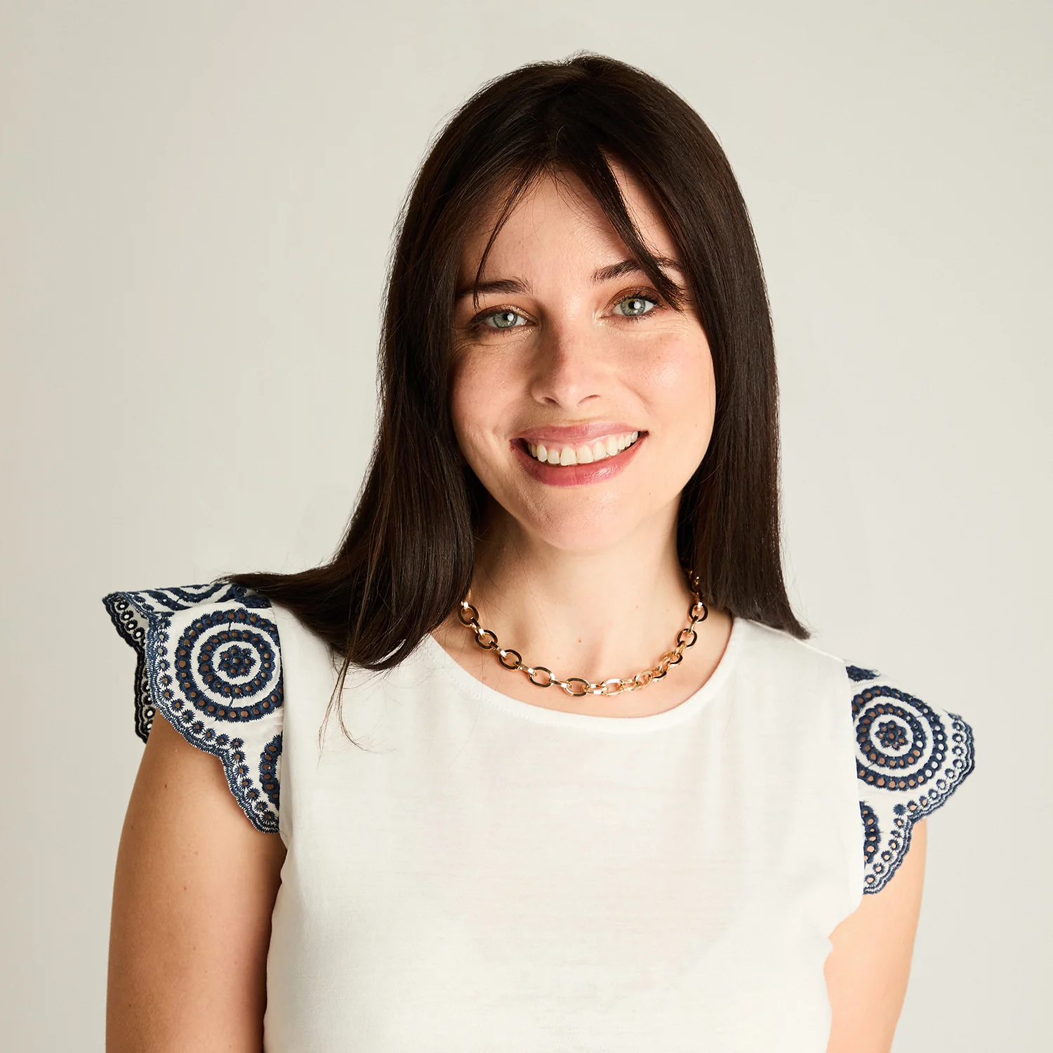 Polera Blanca Sin Mangas - Image 3