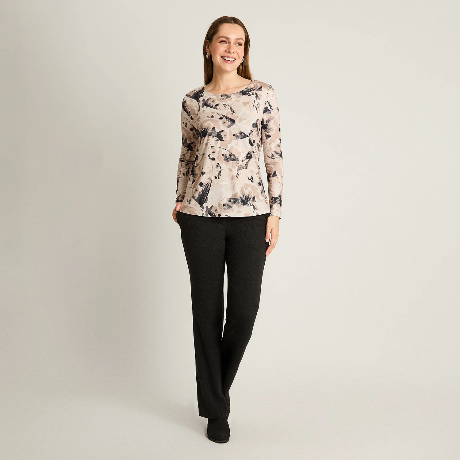 Polera Taupe Estampada Escote Redondo - Image 4