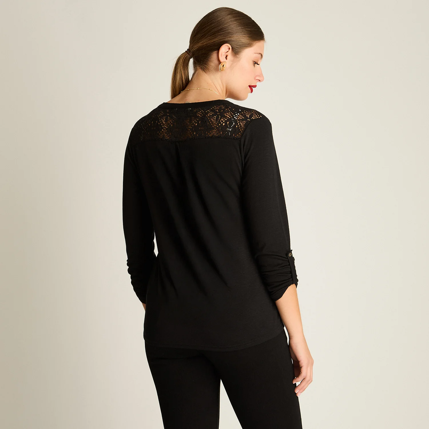 Polera Negro Manga Larga Detalle de Macramé - Image 4