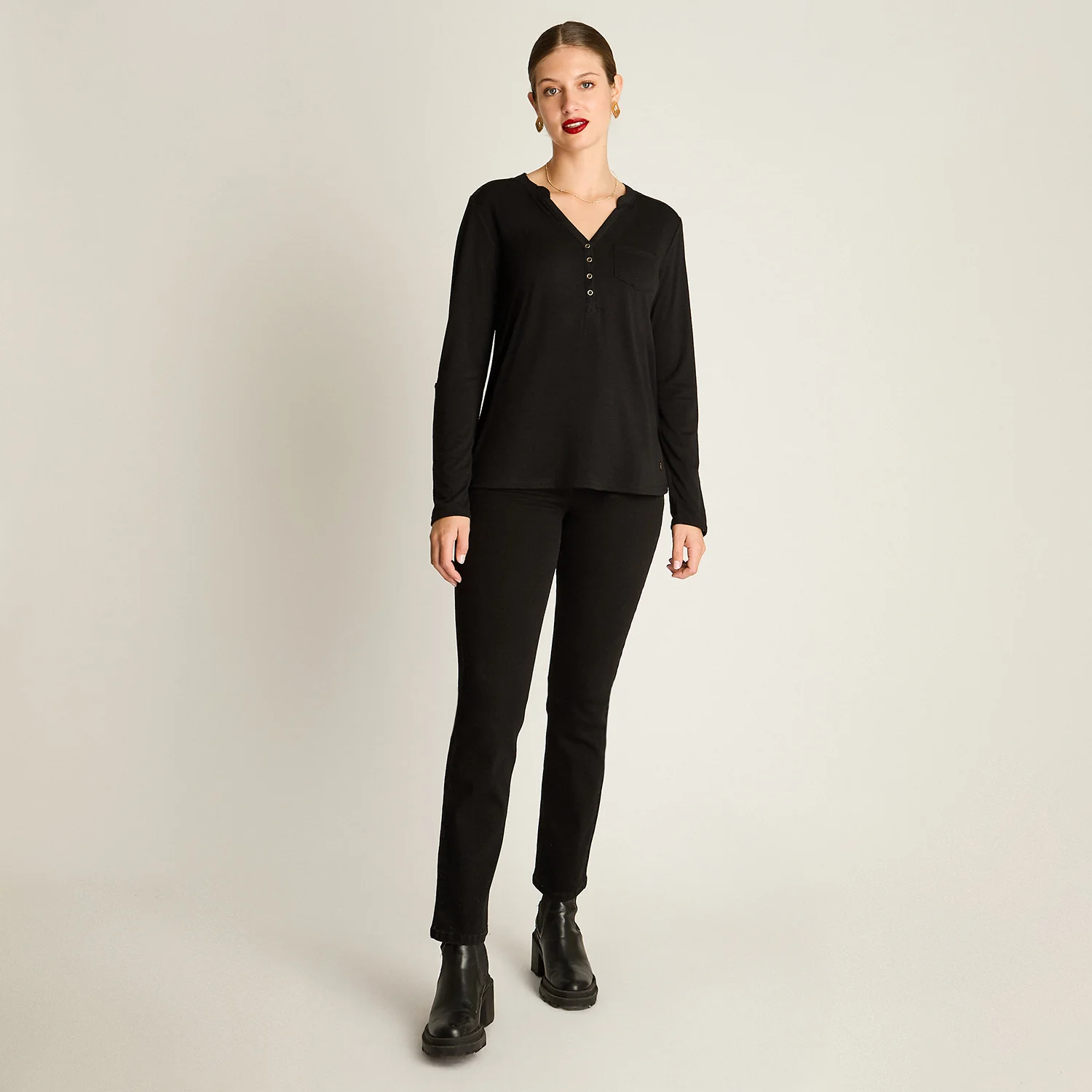 Polera Negro Manga Larga Detalle de Macramé - Image 5