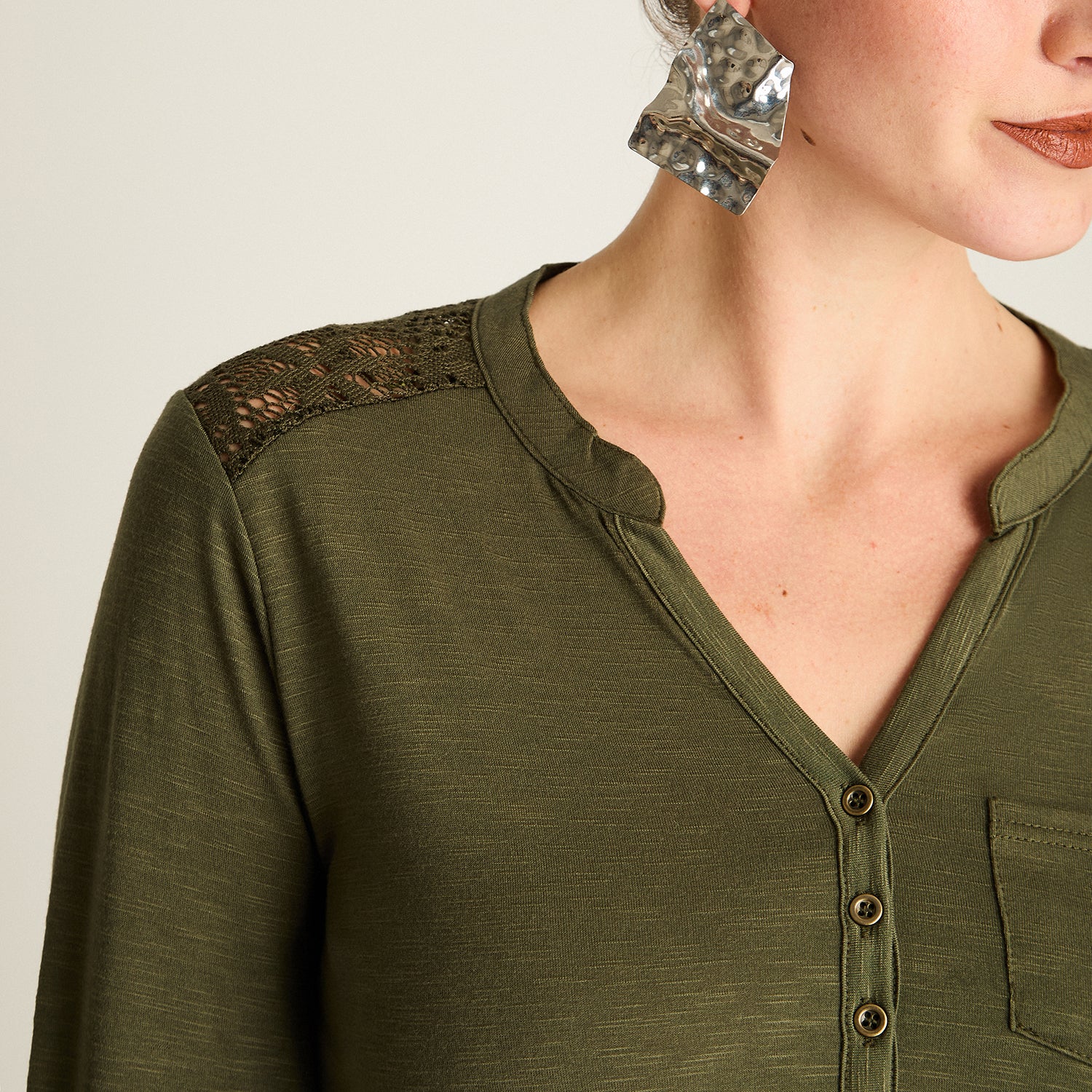 Polera Verde Manga Larga con Detalle de Macramé - Image 4