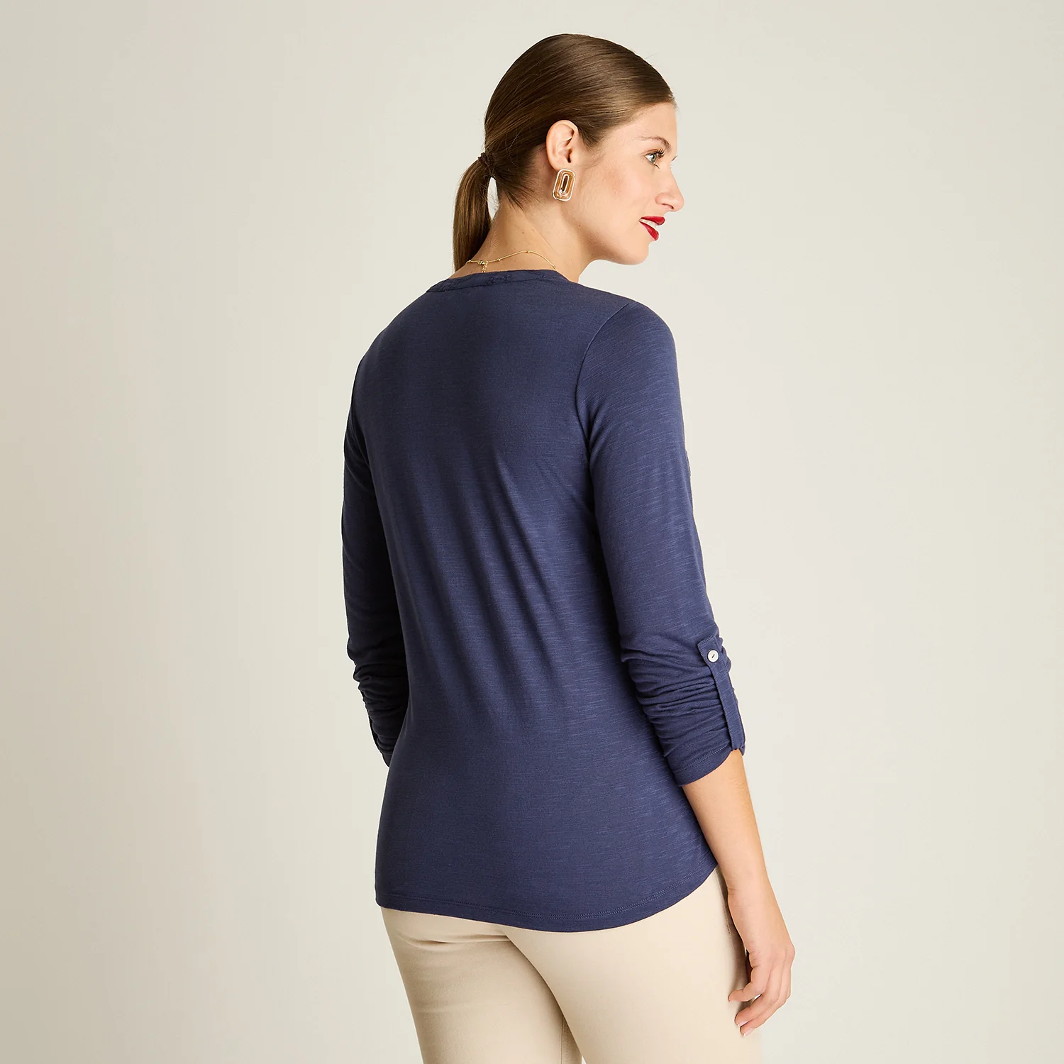 Polera Azul Manga Larga con Cuello Mao y Detalles Bordados - Image 3