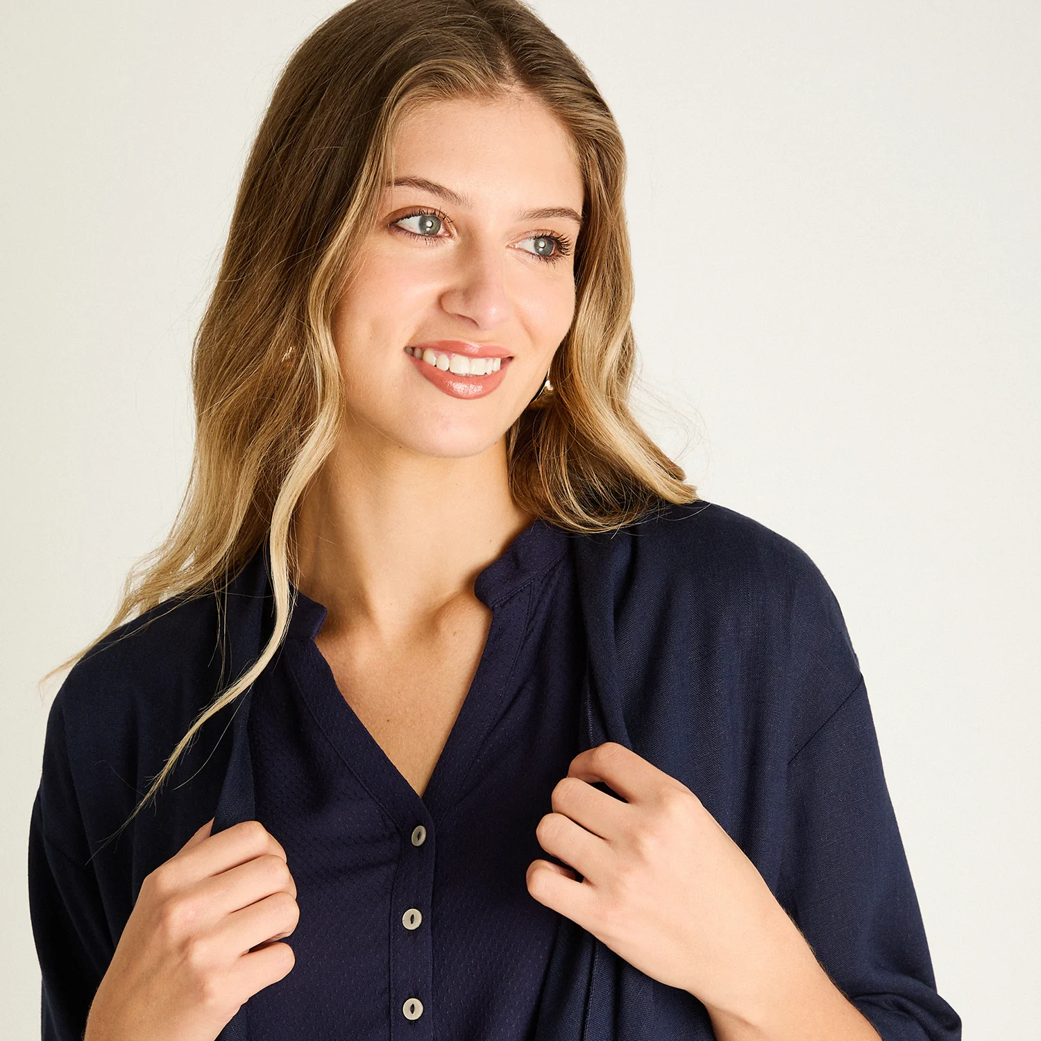 Tapado Azul Manga 3/4 No Elasticado Calce Holgado - Image 3