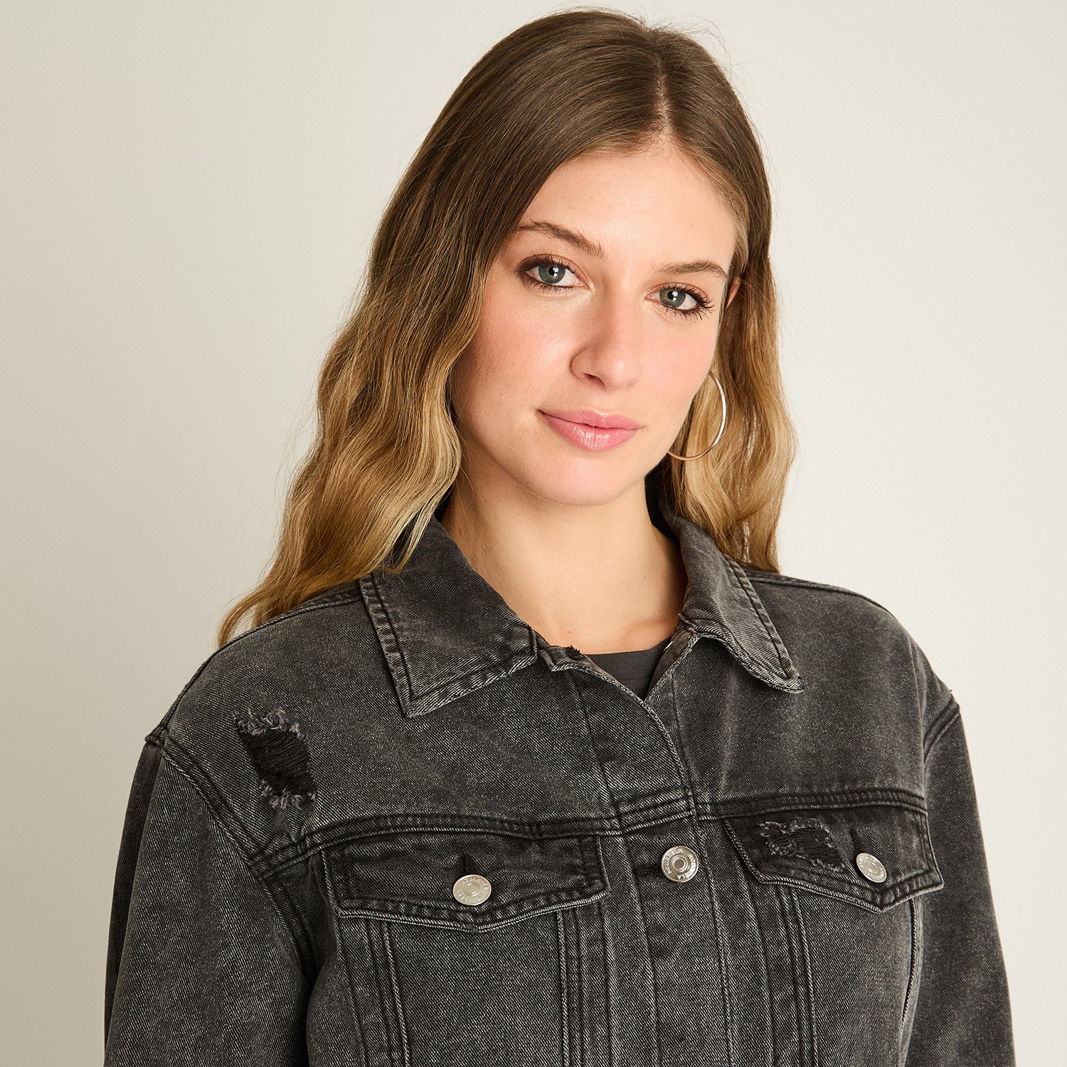 Casaca Mezclilla Gris Oscuro Estilo Oversize Clásica - Image 3