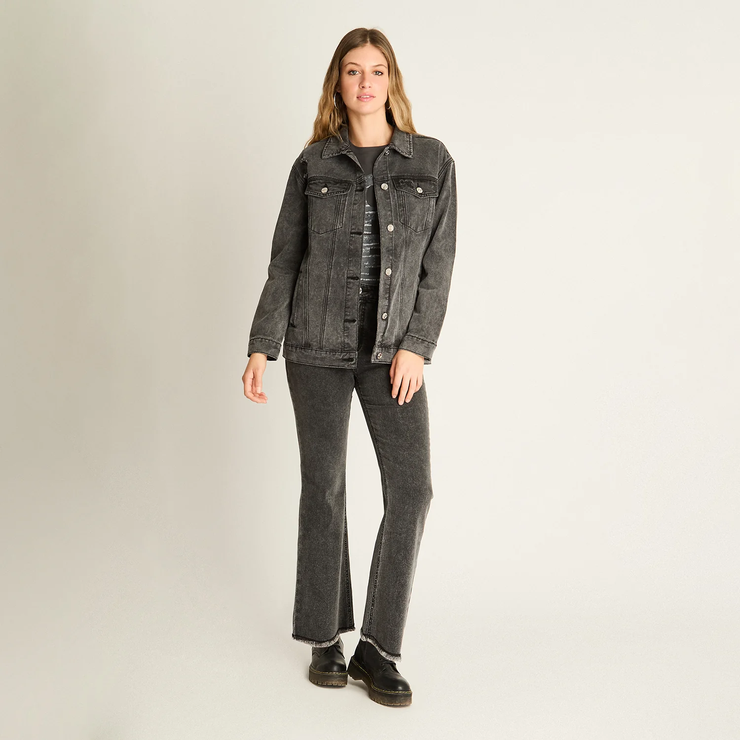 Casaca Mezclilla Gris Oscuro Estilo Oversize Clásica - Image 4