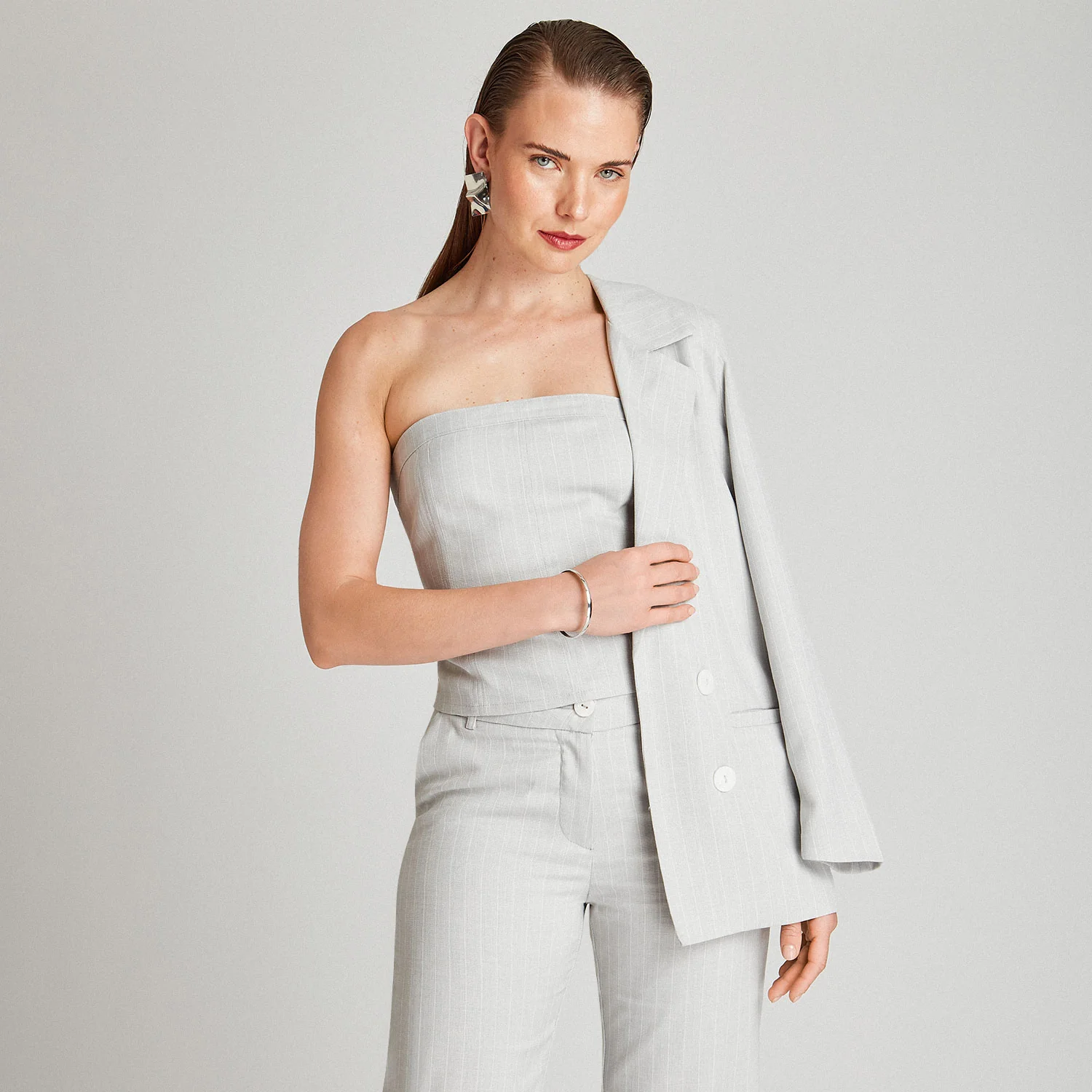 Corset Sin Mangas Diseño de Líneas Gris - Image 3