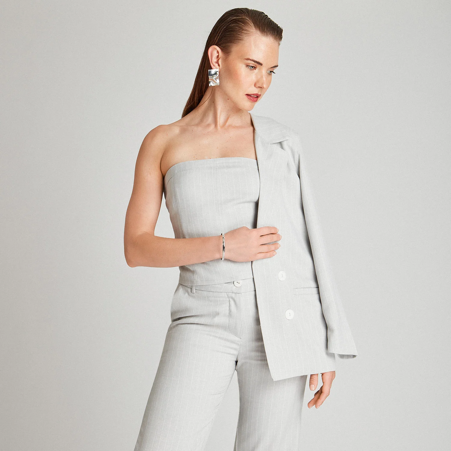 Corset Sin Mangas Diseño de Líneas Gris - Image 4