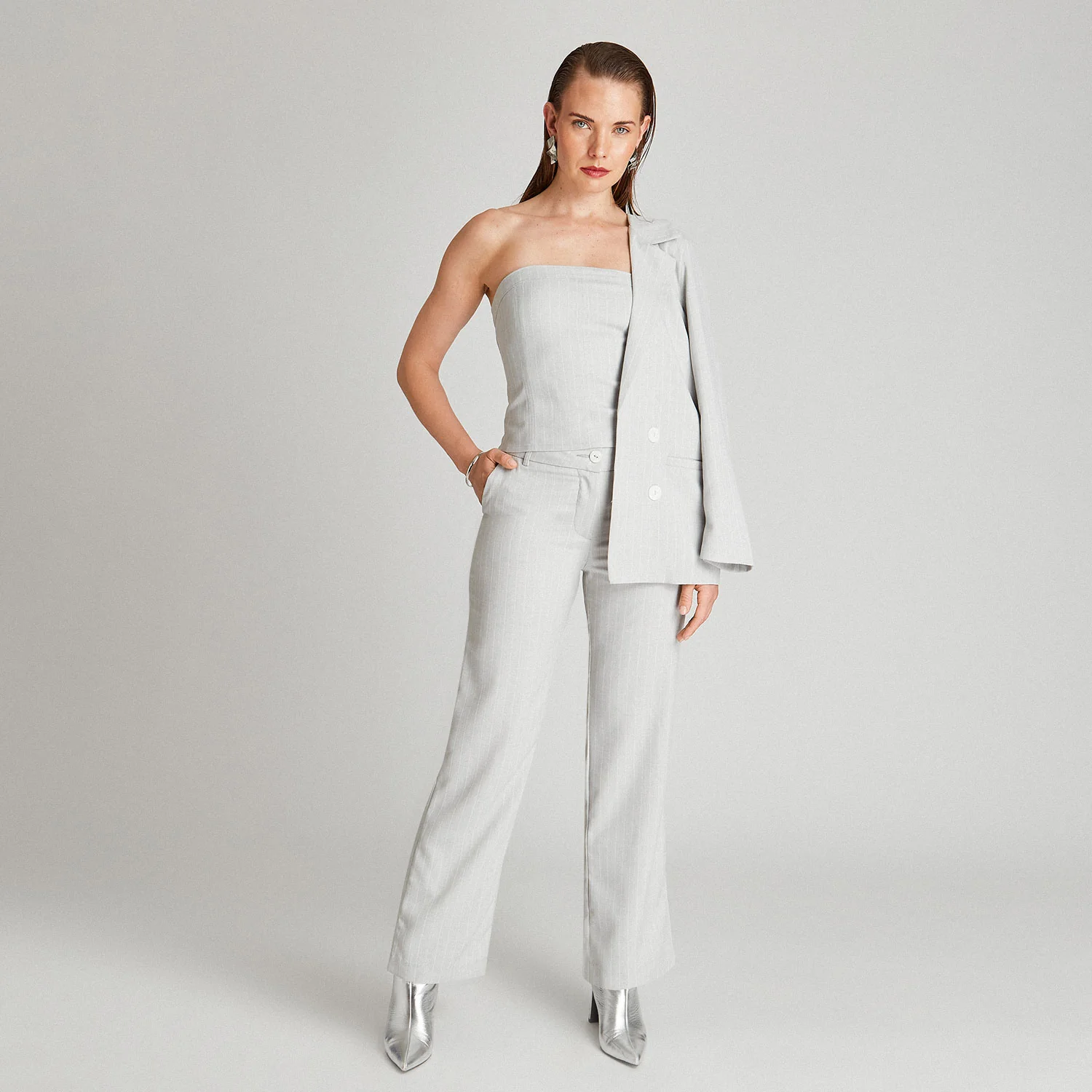 Corset Sin Mangas Diseño de Líneas Gris - Image 5