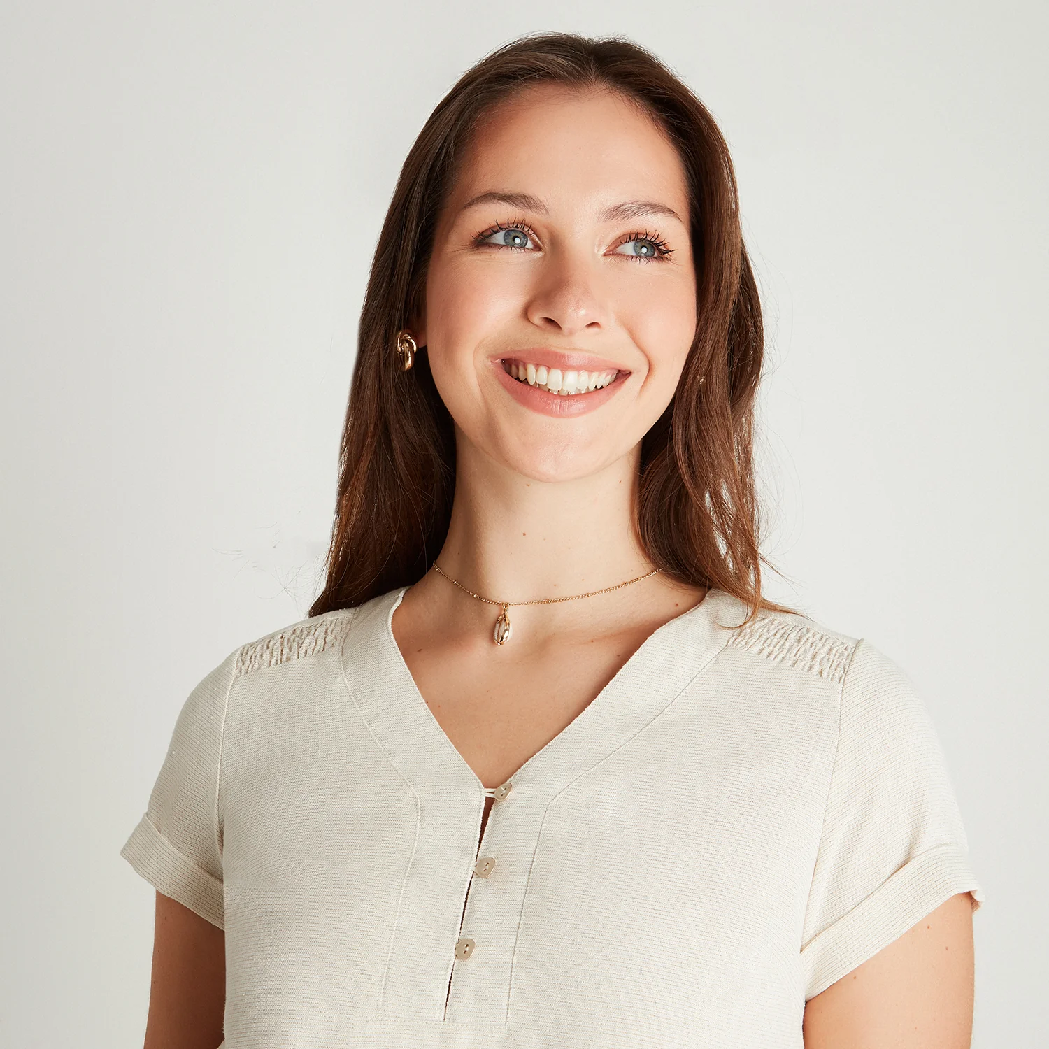 Blusa Beige Manga Corta Cuello V - Image 3