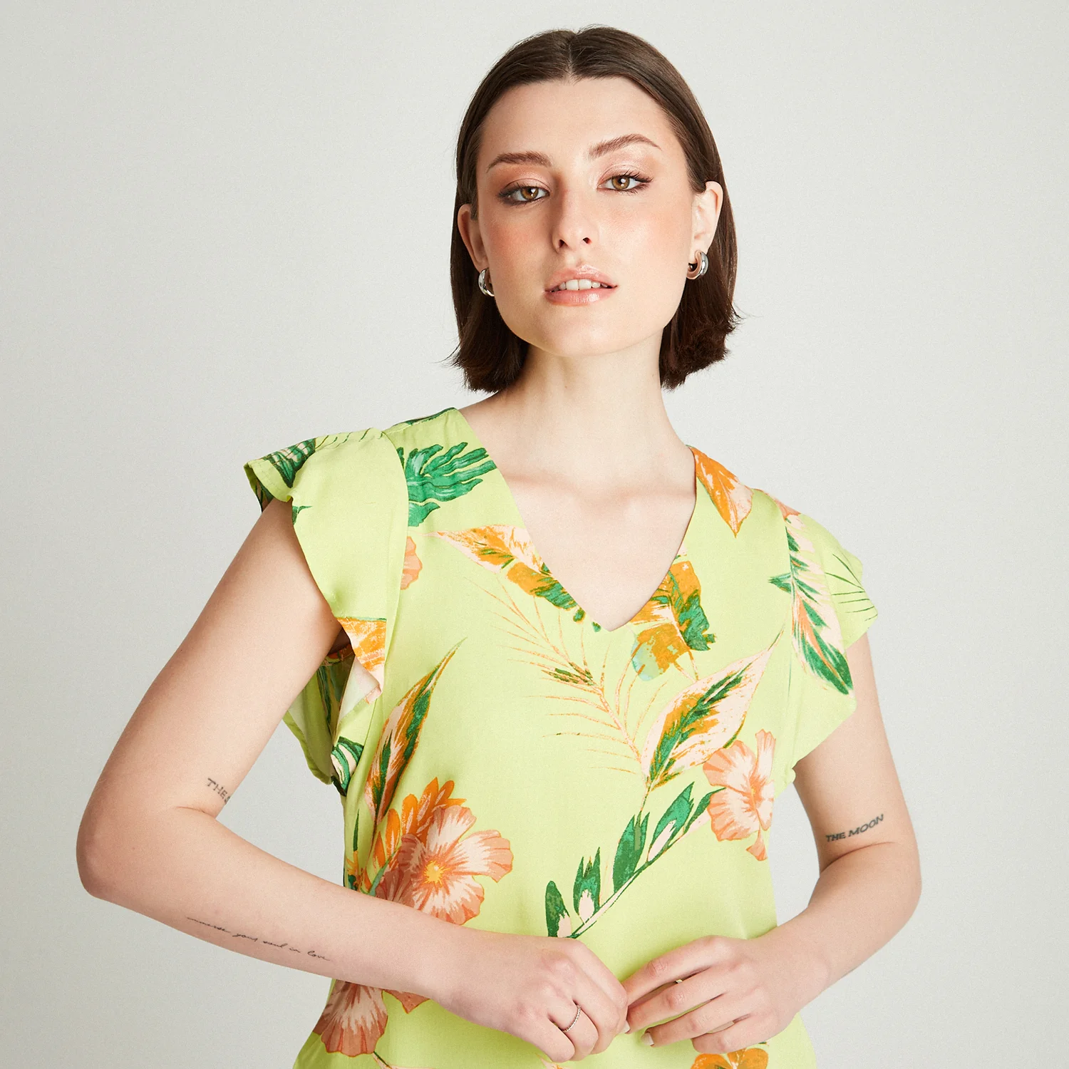 Blusa Pistacho Manga Corta Estampado Cuello V - Image 3