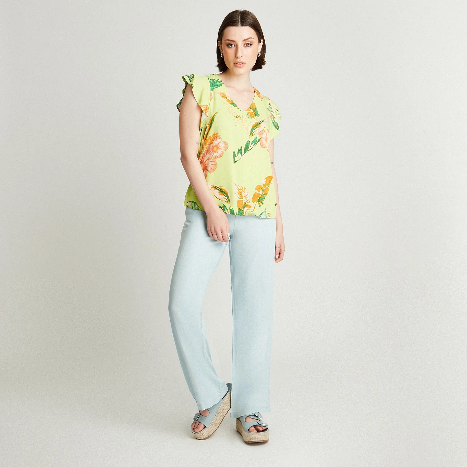 Blusa Pistacho Manga Corta Estampado Cuello V - Image 4