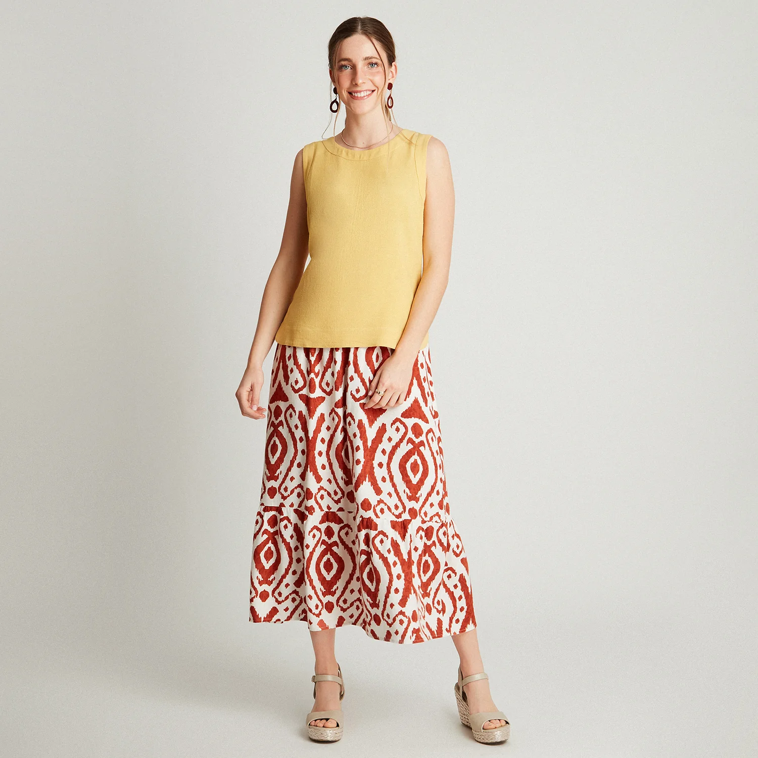 Blusa Mostaza Sin Manga Liso y Estampado Cuello Redondo - Image 4