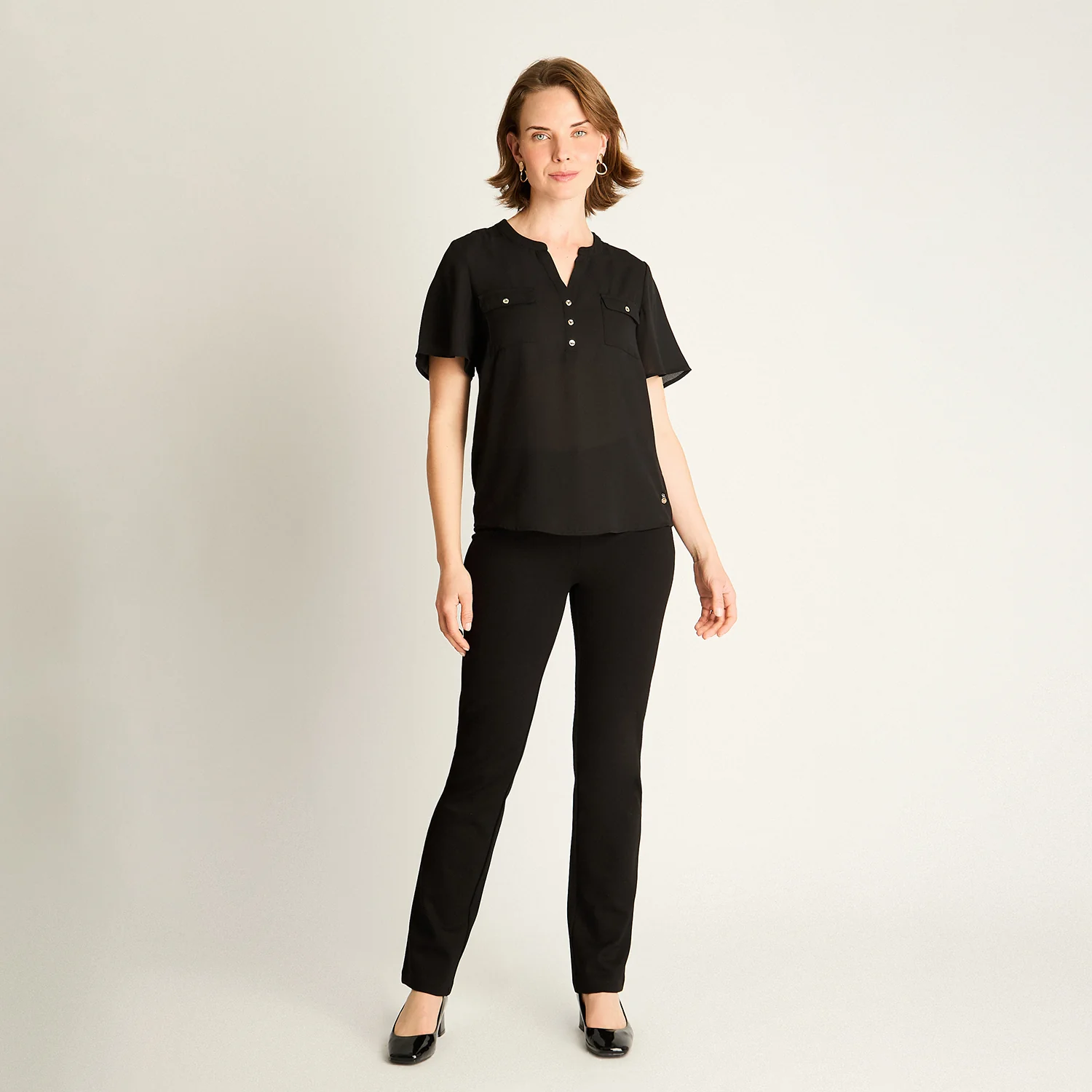 Blusa Negra con Bolsillos Frontales - Image 4