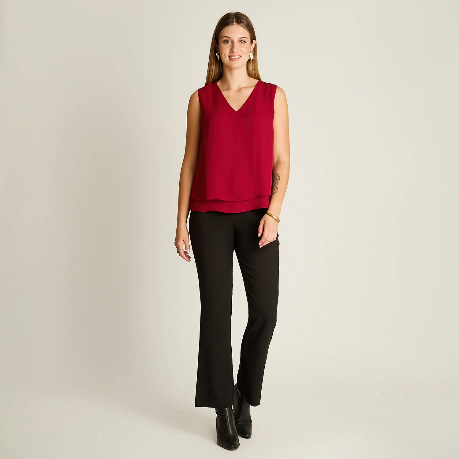 Blusa Sin Mangas Rojo oscuro con Doble Capa y Escote V - Image 4