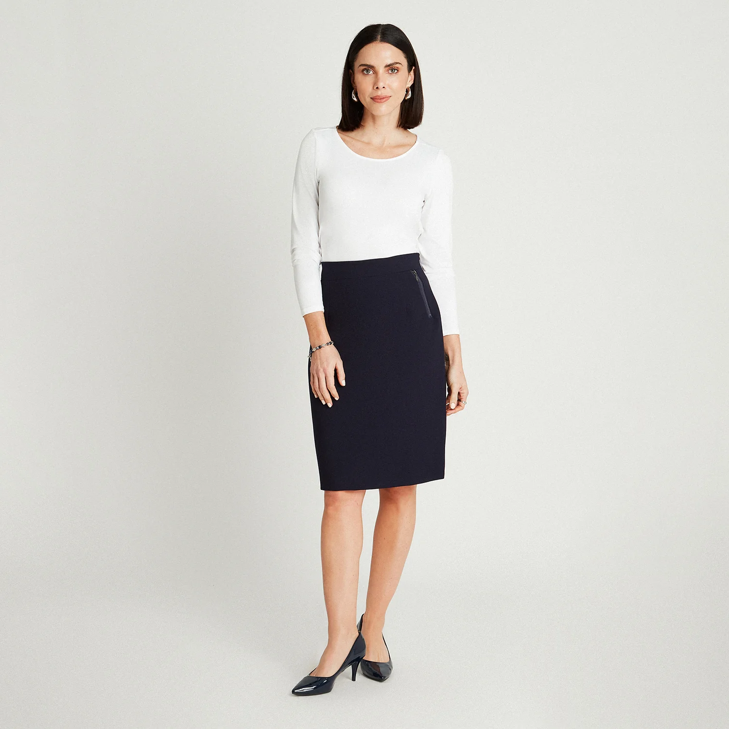 Falda Recta Azul Con Detalle De Cierre En Bolsillos - Image 4