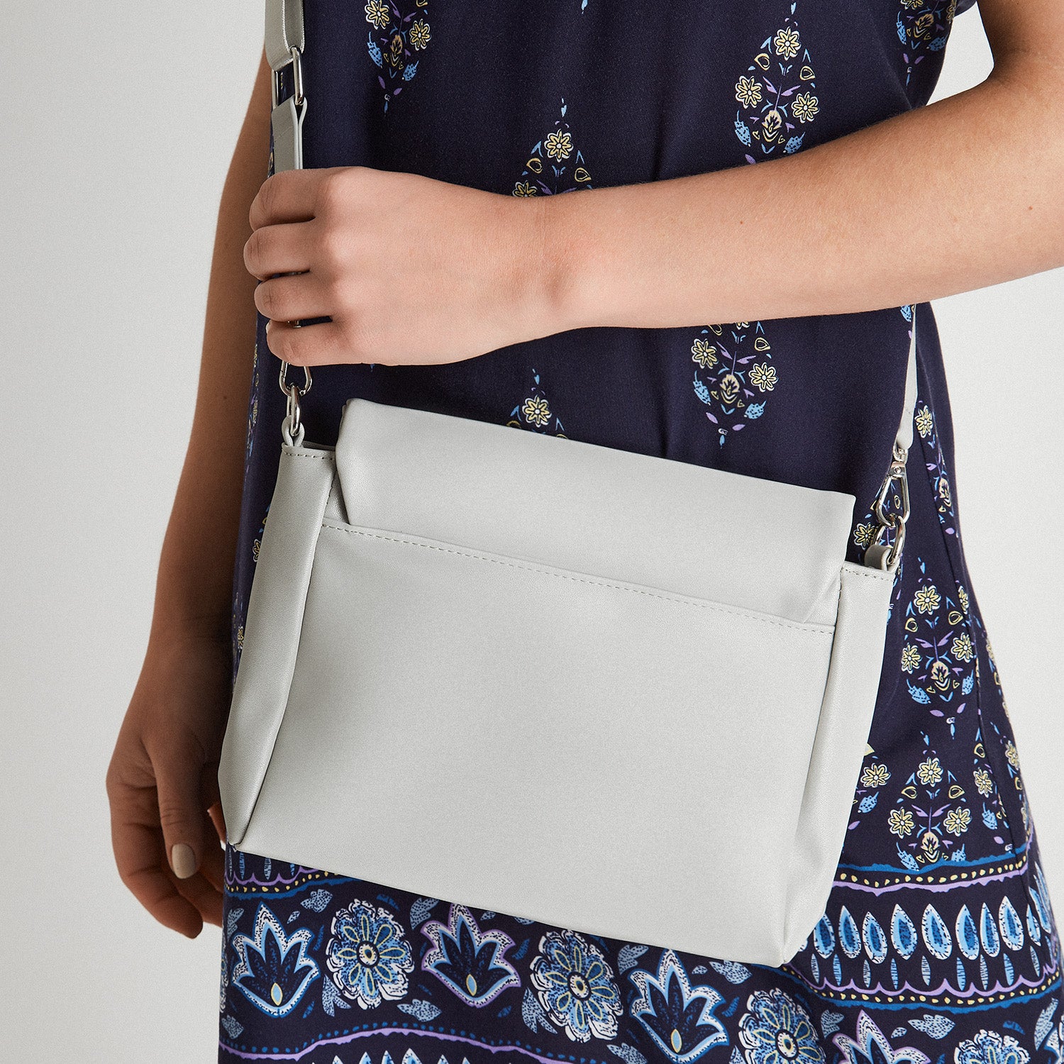 Cartera Bandolera Gris - Image 3