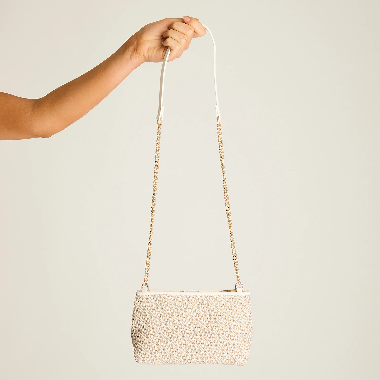 Cartera Blanca con Forro y Correa Larga - Image 3