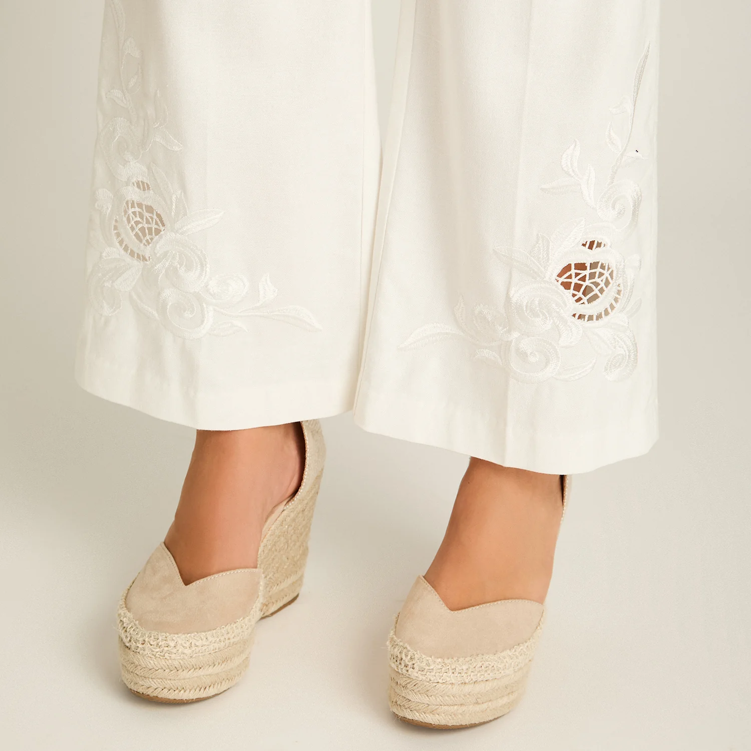 Pantalón Palazzo Crudo con Bordado en Basta - Image 3