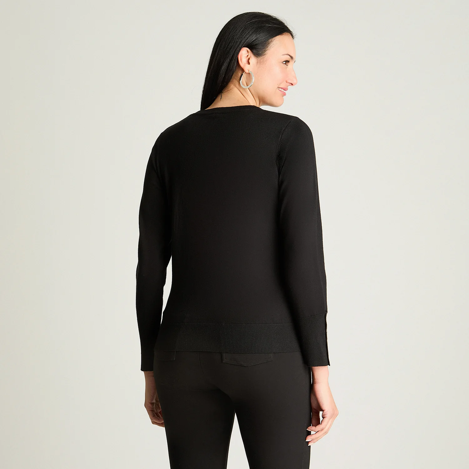 Sweater Negro con Tachas Doradas - Image 3