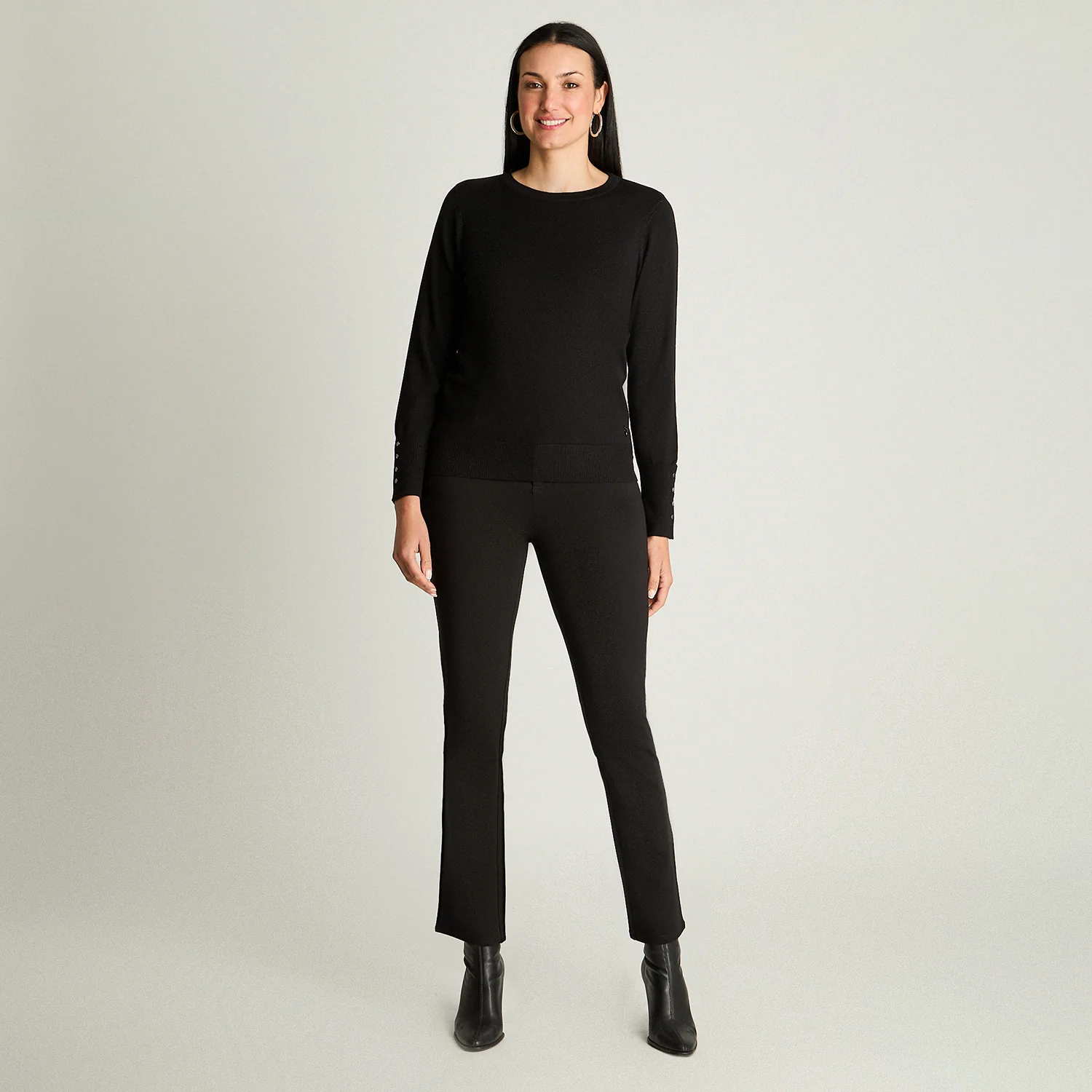 Sweater Negro con Tachas Doradas - Image 4