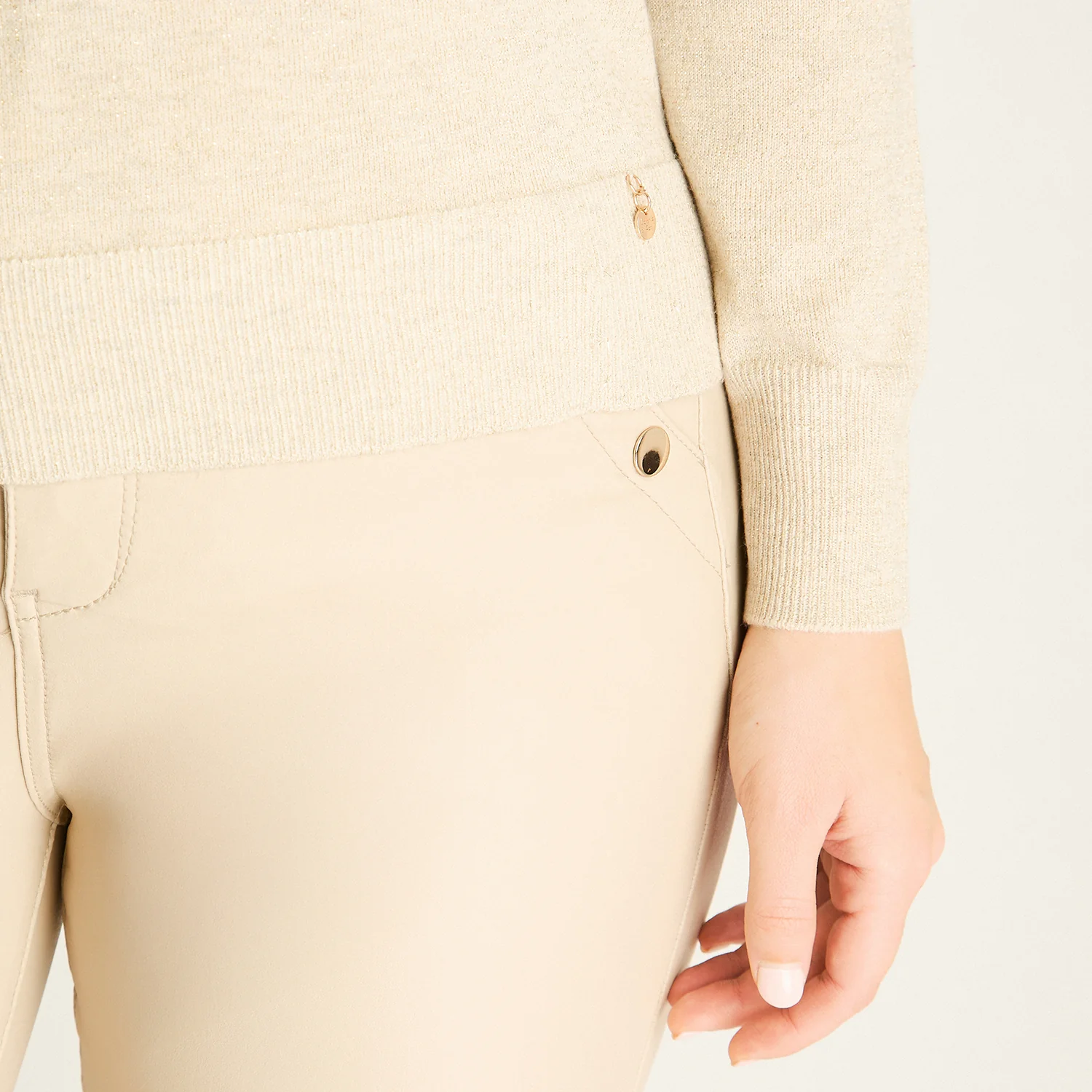 Sweater Arena con Ribete Contrastado - Image 3