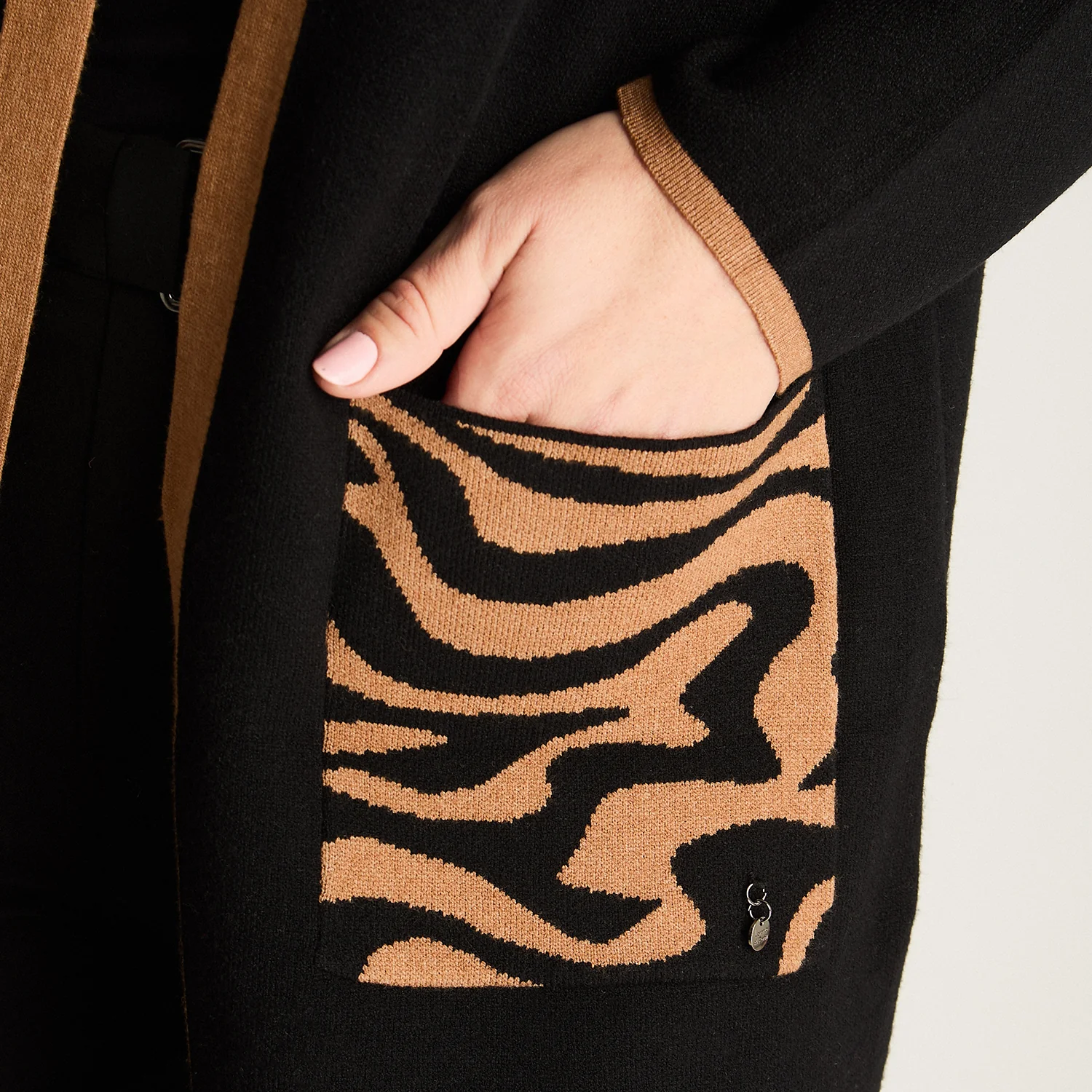 Tapado con Cuello Camisero y Bolsillo Print - Image 3