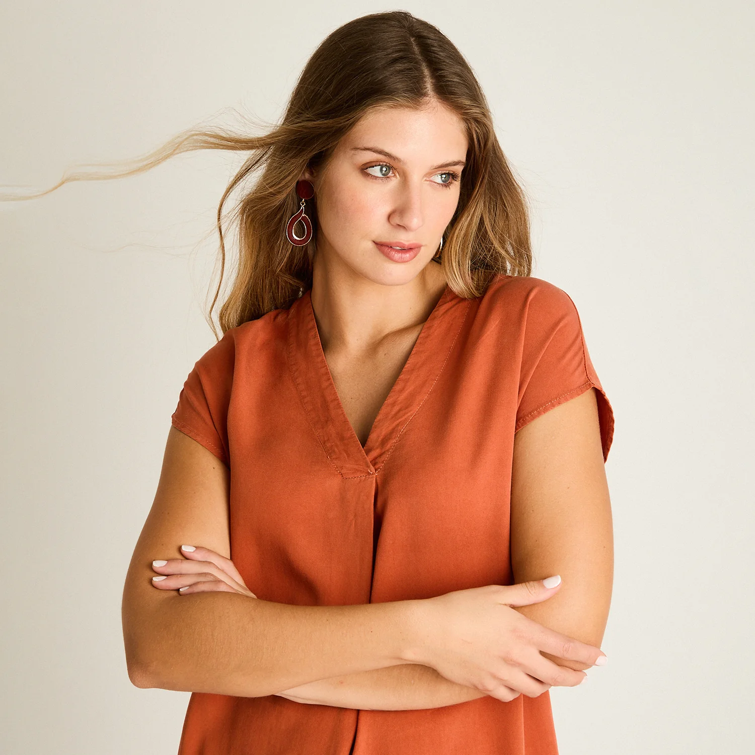 Vestido Corto Terracota No Elasticado Sin Forro Calce Holgado - Image 3