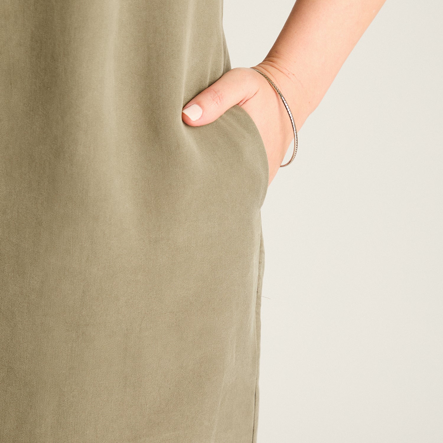 Vestido Corto Verde No Elasticado Sin Forro Calce Holgado - Image 3