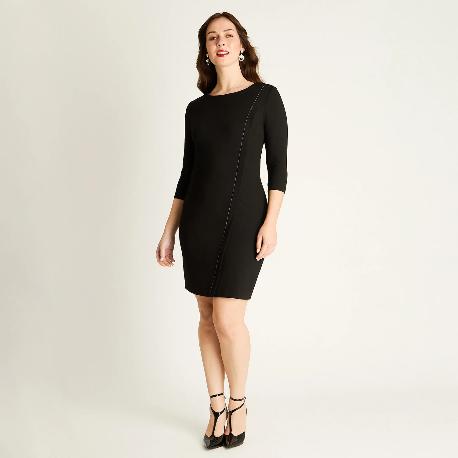 Vestido Negro con Corte Asimétrico - Image 4