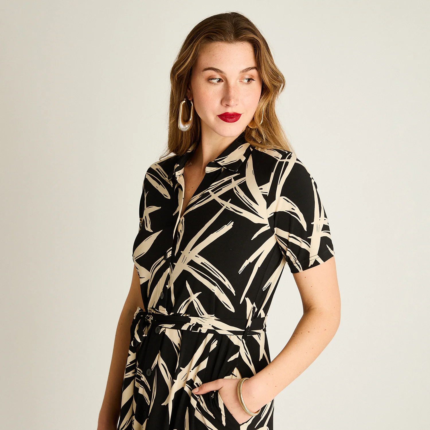 Vestido Midi Negro Estampado con Bolsillos - Image 3