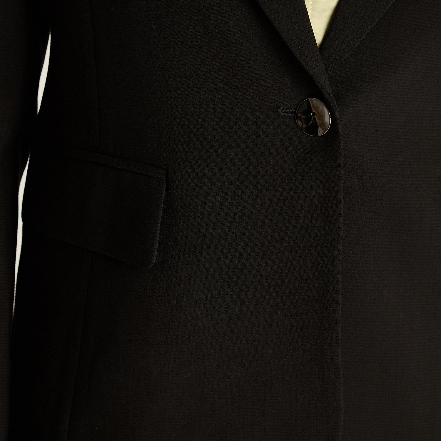 Blazer Negro con Solapa Clásica - Image 3